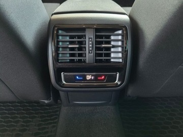 Volkswagen Passat B8 Variant Facelifting 2.0 TDI SCR 200KM 2022 Volkswagen Passat serwis ASO 2.0TDI 200KM bezwypadkowy pakiety AppConnect, zdjęcie 33
