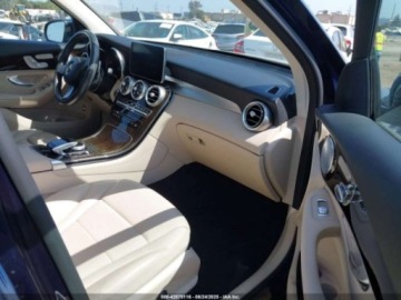 Mercedes GLC C253 2018 Mercedes-Benz GLC 300 4Matic 2018 2.0l 2.0 Benzyna 241KM, zdjęcie 9