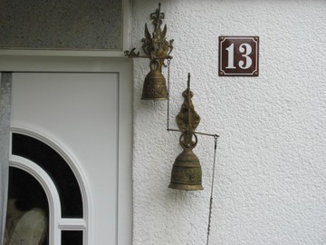 Эмалированная табличка с номером дома, 15х15 см.