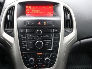 Opel Astra J Sports Tourer 1.4 Twinport ECOTEC 100KM 2011 Opel Astra 1.4 16V, Klima, Tempomat, Parktronic, zdjęcie 11