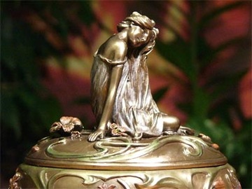 КРАСИВАЯ КОРОБКА с ЖЕНЩИНОЙ, подарок ЖЕНЩИНЕ НА ДЕНЬ ВАЛЕНТИНА.