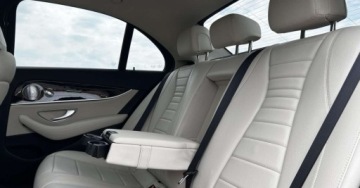 Mercedes Klasa E W213 Limuzyna 2.0 220d 194KM 2017 Mercedes-Benz Klasa E Salon PL 4Matic 9G-Tronic AMG Exterior Burmester Dis, zdjęcie 25