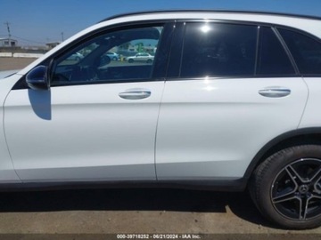 Mercedes GLC C254/X254 2022 Mercedes-Benz GLC 2022r, 4Matic, 2.0L 2.0 Benzyna 255KM, zdjęcie 4
