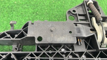 AUDI A4 B8 A5 8T DRŽÁK DRŽÁKY KLIKY LEVÝ PŘEDNÍ 8T01837885 K137/676