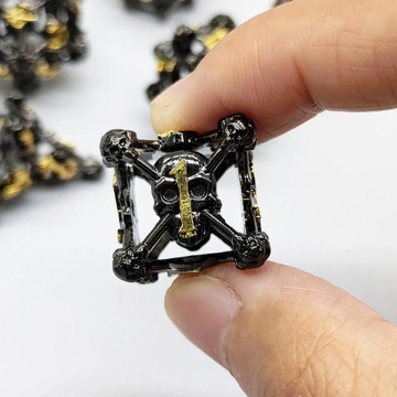 CZARNE KATAKUMBY ZESTAW 7 METALOWYCH KOŚCI RPG