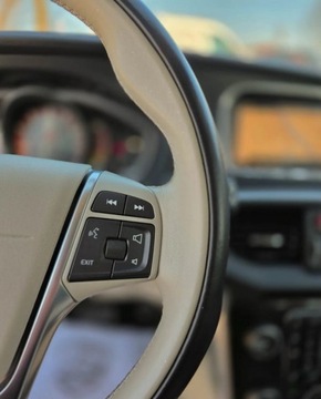 Volvo V40 II Hatchback Facelifting 1.5 T3 152KM 2017 Volvo V40 T3 AUTOMAT 1-Wl Salon Polska 2xOpony 1.5 Benzyna 152KM, zdjęcie 27