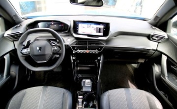 Peugeot 2008 II SUV Facelifting 1.2 PureTech 130KM 2024 Peugeot 2008 PureTech 130 Allure SS EAT8 2024 Polift SalonPLGwarancja od, zdjęcie 17