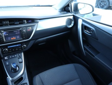Toyota Auris II Hatchback 5d 1.8 HSD 136KM 2014 Toyota Auris Hybrid, Salon Polska, GAZ, Automat, zdjęcie 7