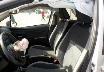 Toyota Yaris III Hatchback 5d Facelifting 2017 1.0 VVT-i 72KM 2019 Toyota Yaris Y20 Okazja Benzyna 72KM, zdjęcie 22