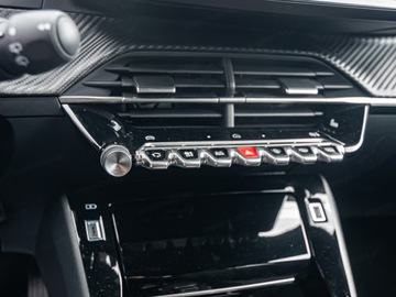 Peugeot 2008 II SUV Facelifting 1.2 PureTech 130KM 2025 Od ręki - Allure EAT8 1.2 PureTech 130KM / Pakiet Vision i Drive Assist, zdjęcie 9