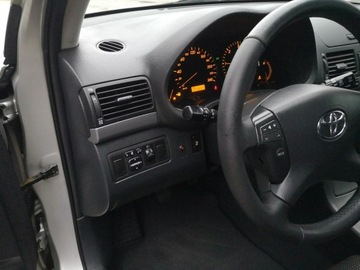 Toyota Avensis II Kombi 2.0 D-4D 126KM 2007 Toyota Avensis 2.0 D-4D 126KM # Klimatr #, zdjęcie 11