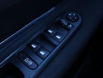 Peugeot 5008 I Minivan 2.0 HDi FAP 150KM 2011 Peugeot 5008 2.0 BlueHDi, 7 miejsc, Navi, Klima, zdjęcie 20