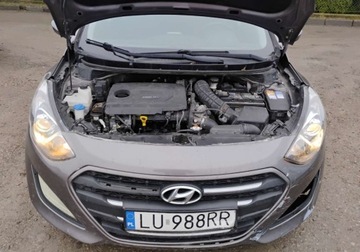 Hyundai i30 II 2015 Hyundai i30 2015r. 1.6 CRDI. Uszkodzony tyl i lekko lewy przod. Jezdzi., zdjęcie 4