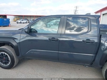Toyota Tacoma II 2024 Toyota Tacoma 2024r., TRD OFF ROAD, od ubezpieczalni 2.4 Benzyna 278KM, zdjęcie 3