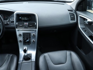 Volvo XC60 I SUV Facelifting 2.0 D3 DRIVE-E 150KM 2016 Volvo XC60 D3, Skóra, Klima, Klimatronic, zdjęcie 7