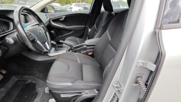 Volvo V40 II Hatchback Facelifting 2.0 D3 150KM 2019 VOLVO V40 D3 Drive-E SCR Momentum, Automat, Salon Polska, Serwisowany, zdjęcie 3