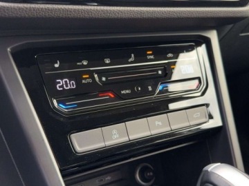 Volkswagen Touran III 1.5 TSI EVO 150KM 2022 Volkswagen Touran Touran, Ogrzewanie Postojowe, Hak, Asystenci, Kamera, 1.5, zdjęcie 21