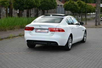 Jaguar XE Sedan 2.0 i4 250KM 2018 Jaguar XE 25T 2.0T 250KM 2018r. Skóra Panorama, zdjęcie 10