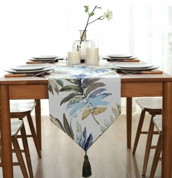 Скатерть-дорожка декоративная матовая гладкая с листьями и цветами 180x32 см
