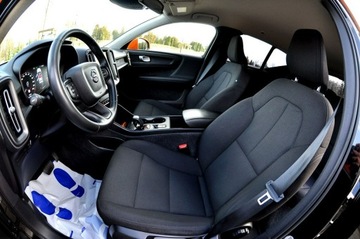 Volvo XC40 Crossover Facelifting 1.5 T2 129KM 2022 Volvo XC 40 1,5 Benzyna 130KM_T2_R Design_Full, zdjęcie 6