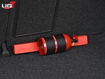 Автомобильный комплект: огнетушитель + треугольник + держатель на липучке.