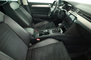 Volkswagen Passat B8 Variant 2.0 TDI BlueMotion SCR 190KM 2018 VW Passat 2.0 TDI, Salon Polska, 187 KM, Automat, zdjęcie 6