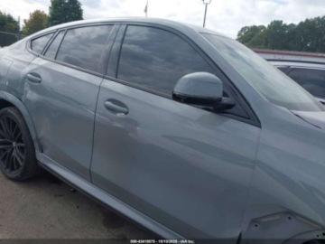 BMW X6 G06 2022 BMW X6 M50i 2022 4.4l 4.4 Benzyna 523KM, zdjęcie 6