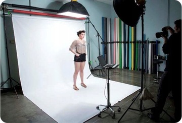 БЕЛЫЙ КАРТОННЫЙ ФОТОГРАФИЧЕСКИЙ ФОН НА РУКАВЕ 2,72х10м ДЛЯ ФОТОГРАФИЙ