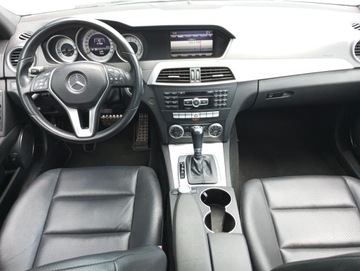 Mercedes Klasa C W205 2013 Automat Biała Perła Skóra Kamera Pakiet AMG Lift, zdjęcie 21