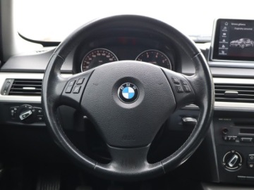 BMW Seria 3 E90-91-92-93 Limuzyna E90 318i 143KM 2010 BMW 3 318 i, Klima, Parktronic,ALU, zdjęcie 14