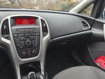 Opel Astra J Hatchback 5d 1.4 Turbo ECOTEC 140KM 2011 OPEL ASTRA J 1,4 140KM Stan BDB, zdjęcie 18