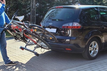 ПЛАТФОРМА ДЛЯ ВЕЛОСИПЕДОВ ДЛЯ КРЮКА НА 2 ВЕЛОСИПЕДА ПО 75 КГ ПОВОРОТНАЯ 13-КОНТАКТНАЯ AMOS ЧЕРНАЯ