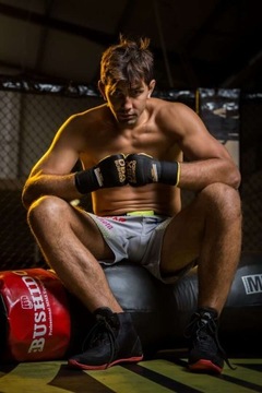 Бинты для боксерских перчаток DBX Bushido Gel, черный/золотой, S/M