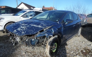 Seat Leon III SC 1.6 TDI 110KM 2015 Seat Leon 2015r, 1.6 TDI. Uszkodzony przod. 1.6 Diesel 110KM, zdjęcie 1