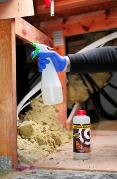 СИЛЬНЫЙ СРЕДСТВЕННЫЙ ПРЕПАРАТ ДЛЯ БОРЬБЫ С ДЕРЕВЯННЫМИ КРОШКАМИ ЗАЩИТАЕТ 1л.