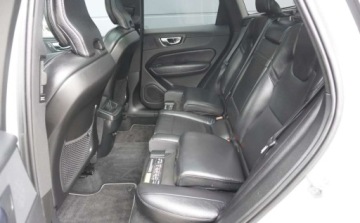 Volvo XC60 II Crossover T5 250KM 2019 Volvo XC 60 Bezwypadkowy Serwisowany 1-Wlasciciel Navi Panorama R-DESIGN P, zdjęcie 9