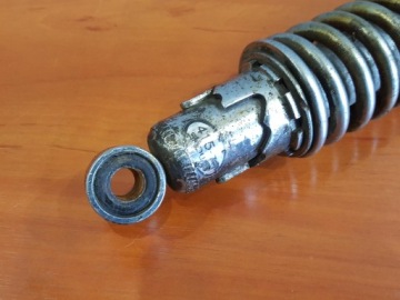 SUZUKI GS 550 77-78 ЗАДНИЙ АМОРТИЗАТОР