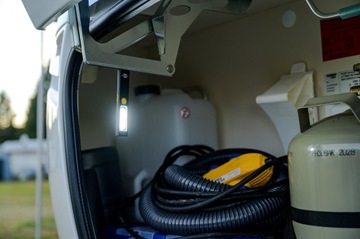 BRENNENSTUHL СВЕТОДИОДНЫЙ ФОНАРЬ COB С ЗАЖИМОМ ДЛЯ АККУМУЛЯТОРА 200LM USB В ПОДАРОК