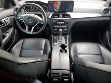 Mercedes Klasa C W205 2013 Mercedes-Benz Klasa C 63 AMG 2013 6.2l 6.2 Benzyna 451KM, zdjęcie 8