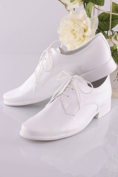 Белые туфли для причастия для мальчика.