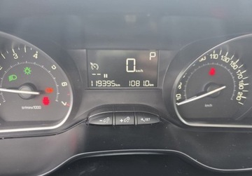 Peugeot 208 I Hatchback 5d Facelifting 1.2 PureTech 110KM 2019 Peugeot 208 1.2 Benzyna 110KM, zdjęcie 9