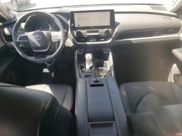 Toyota 2024 Toyota Grand Highlander 2024 2.4L Turbo AWD XLE 2.4 Benzyna 265KM, zdjęcie 7