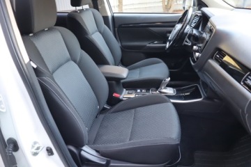 Mitsubishi Outlander III SUV PHEV Facelifting 2020 2.4 PHEV 224KM 2021 Mitsubishi Outlander 2.4 PHEV, 4X4, Automat, zdjęcie 8