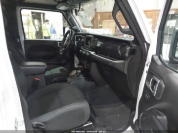Jeep Gladiator 2022 Jeep Gladiator Altitude 2022 3.6 Benzyna 285KM, zdjęcie 11