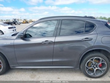 Alfa Romeo Stelvio SUV Facelifting 2.0 Turbo 280KM 2022 Alfa Romeo Stelvio 2022r, Veloce, TI, 2.0L, 4x4 2.0 Benzyna 280KM, zdjęcie 4