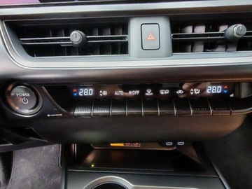 Lexus UX Crossover Facelifting 2.0 300h 199KM 2025 Od ręki - 300h F Sport Design 2.0 Hybrid Dynamic Force 199KM, zdjęcie 7