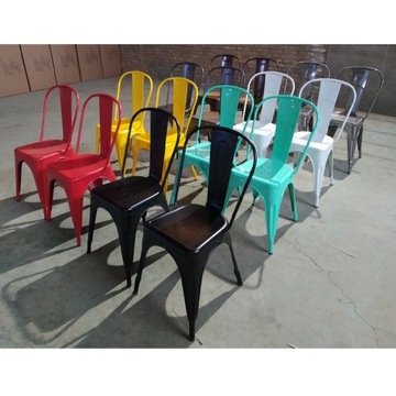 4 красных металлических стула Paris Tolix