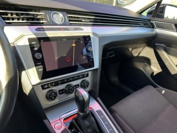 Volkswagen Passat B8 Variant 2.0 TDI BlueMotion SCR 150KM 2018 Volkswagen Passat Variant Navi, Grzane fotele, HAK, zdjęcie 19