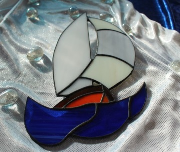 Витражный парусник на волне Для нее и для него