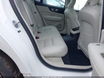 Volvo S60 III Sedan Plug-In Facelifting 2.0 T8 455KM 2024 Volvo S60 2024 VOLVO S60 RECHARGE PLUG-IN HYBRID T8 PLUS DARK THEME 2.0, zdjęcie 8